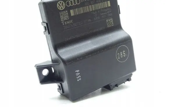Audi A4 S4 B8 8K Gateway control module 8R0907468N