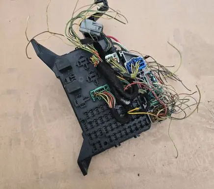 Ford Mondeo Mk III Fuse module 1S7T14A073AE