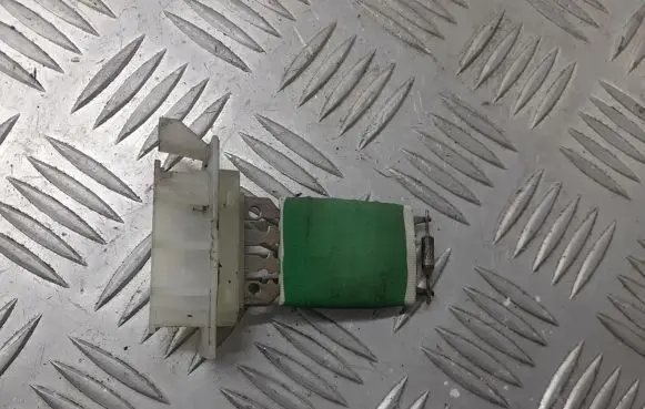 Opel Tigra B Heater blower fan relay 1R17KR35K