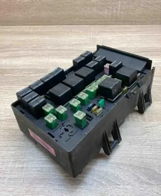 Chrysler Voyager Fuse module 04869204AM