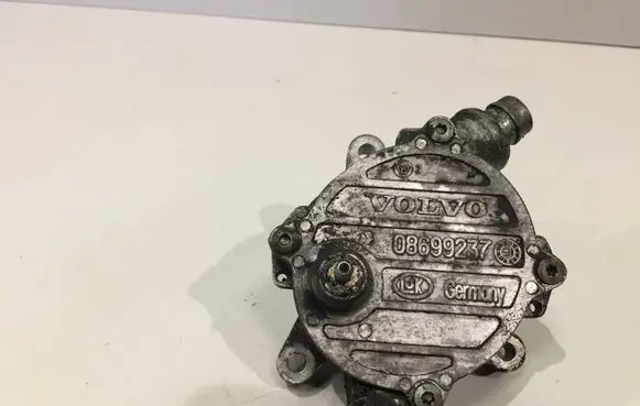 Volvo V70 Vacuum pump 08699237