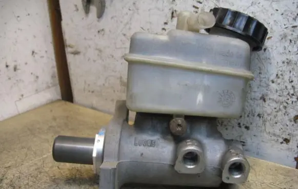 Mercedes-Benz A W168 Master brake cylinder LUCAS2290ABS