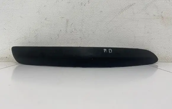 Front bumper splitter molding