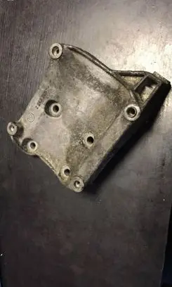 BMW 5 E39 Engine mounting bracket 2243728