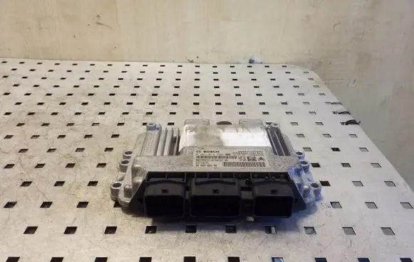Peugeot 3008 I Engine control unit/module 9666986680 0281013334