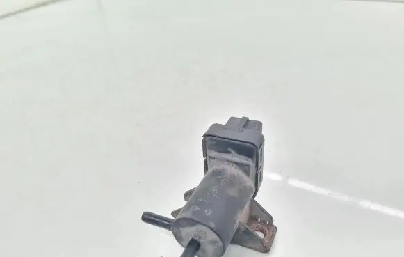 Opel Vivaro Turbo solenoid valve 8200762162