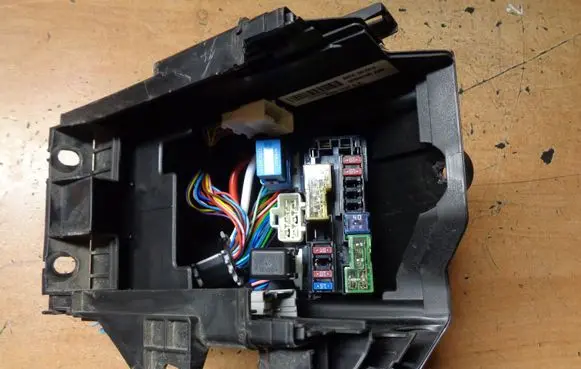 Nissan Note (E12) Fuse module 284B71HZ2A