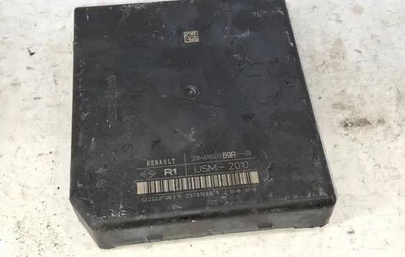 Renault Megane III Fuse module 284B62069R 522222F06 USM2010