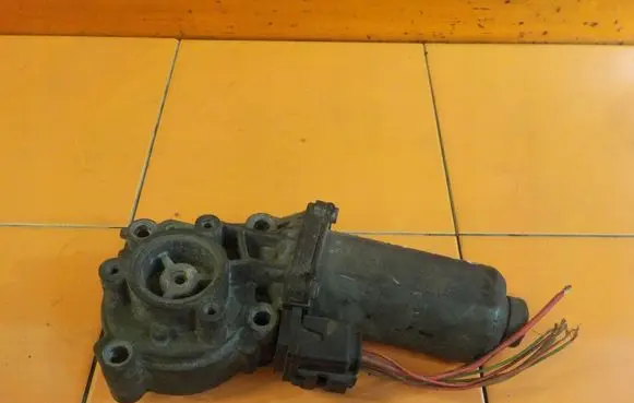 Land Rover Discovery 3 - LR3 Other gearbox part 0130008508