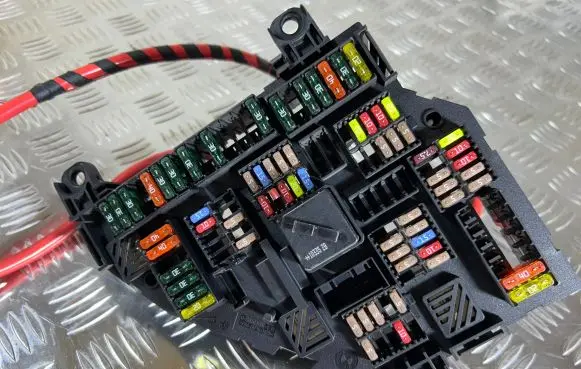 BMW 5 F10 F11 Fuse module 9234423 217033452F 00005513