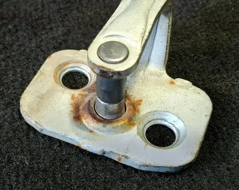 Saab 9-3 Ver1 Rear door lock loop/hook striker 2795132