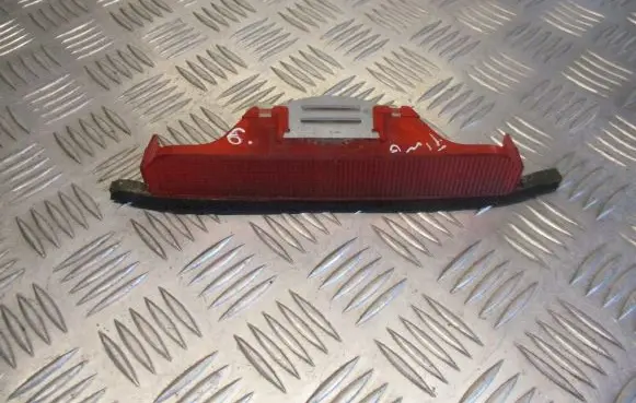 Nissan Almera Tino Third/center stoplight