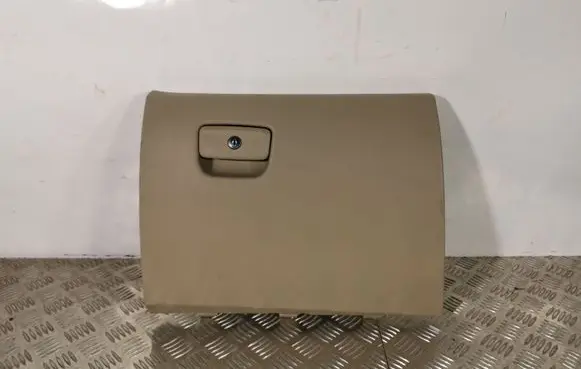 Jeep Grand Cherokee Glove box