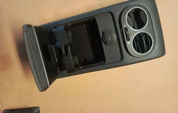 Volkswagen Golf Plus Cup holder front 