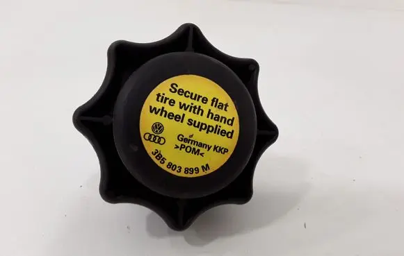 Volkswagen PASSAT B5 Spare wheel bolt 