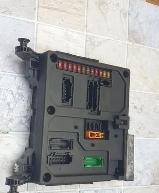 Ford Galaxy Fuse module 7M0971882A XM2114A212AA 7M0962258J