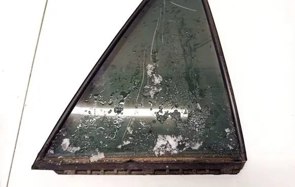 Lexus RX 300 Rear vent window glass AS2