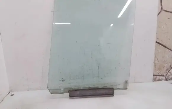 Volkswagen II LT Front door window/glass (coupe) 43R000042