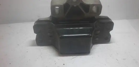 Volkswagen PASSAT B6 Engine mount bracket 3C0199555