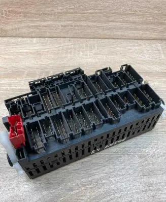 Volkswagen PASSAT B3 Fuse module 357937039