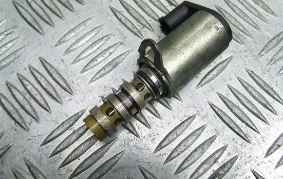 Volvo V50 Camshaft position sensor 30731172