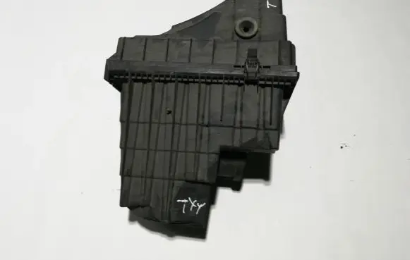 Volkswagen Multivan T5 Air filter box 7H0129601