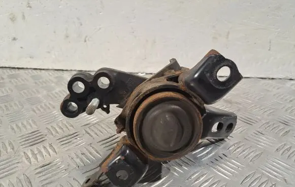 Toyota Avensis T270 Engine mount bracket 123050R030