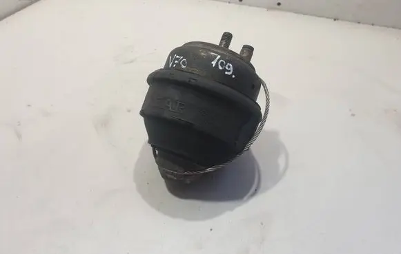 Volvo V70 Engine mount bracket 30666175