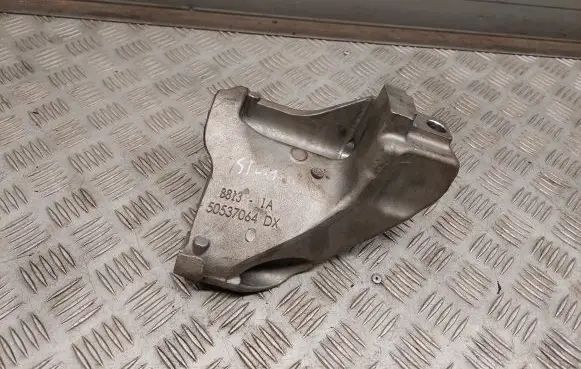 Alfa Romeo Stelvio Engine mounting bracket 50537064DX