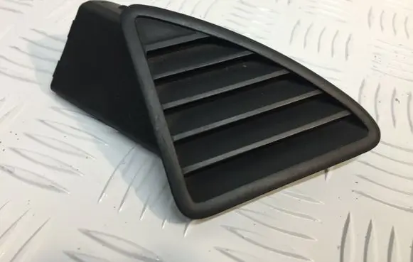 BMW 7 E38 Dashboard side air vent grill/cover trim 8150430