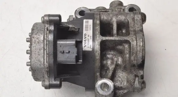 Volvo V40 Oil pump 31325357