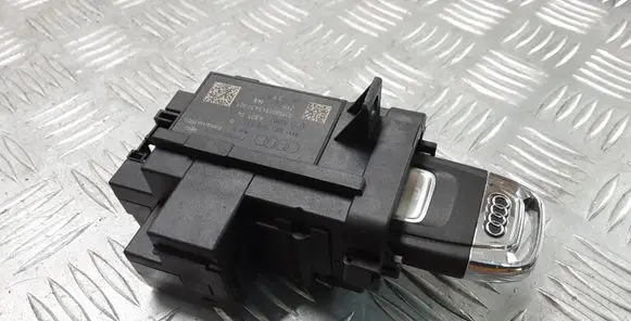 Audi A4 S4 B8 8K Ignition key/card 8K0909131D