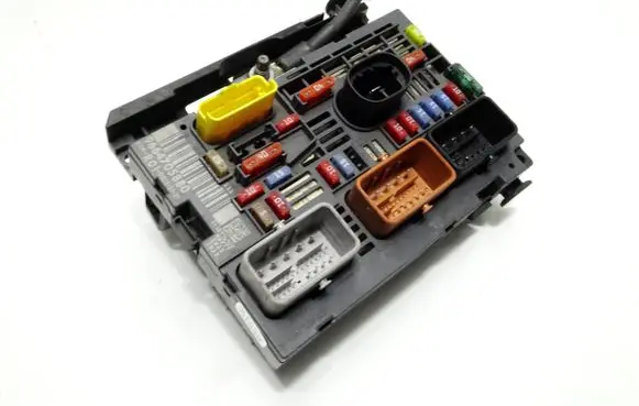 Citroen C4 Grand Picasso Fuse module 9664705880 10996902