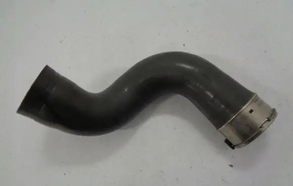 Renault Captur Turbo air intake inlet pipe/hose 1085615S02