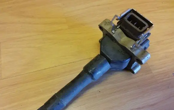 BMW 7 E38 High voltage ignition coil 1703359