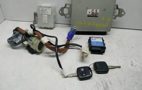Subaru Impreza II Engine ECU kit and lock set 22611AJ730 A18000R3U