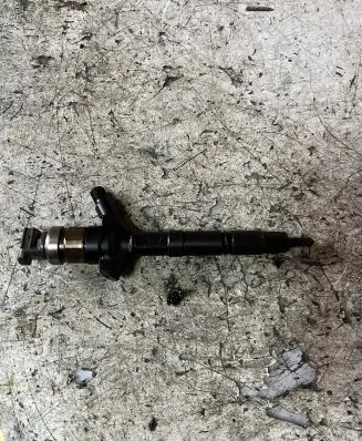 Toyota Avensis T250 Fuel injector