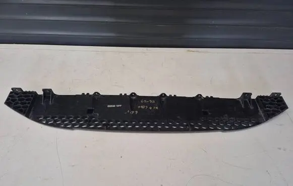 KIA Ceed Front bumper upper radiator grill 865651H000