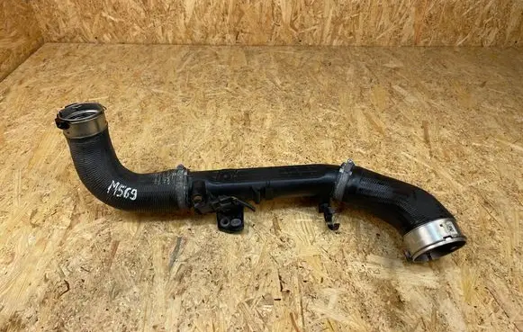 Volvo XC90 Intercooler hose/pipe 31686412 31657738