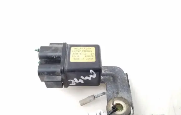 Nissan Pathfinder R51 Glow plug pre-heat relay 25237EB300