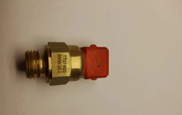 BMW 5 E39 Coolant temperature sensor 1741900 BMW35C
