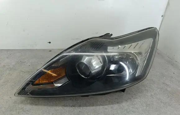 Ford Focus Headlight/headlamp 8M51-13D155-CE