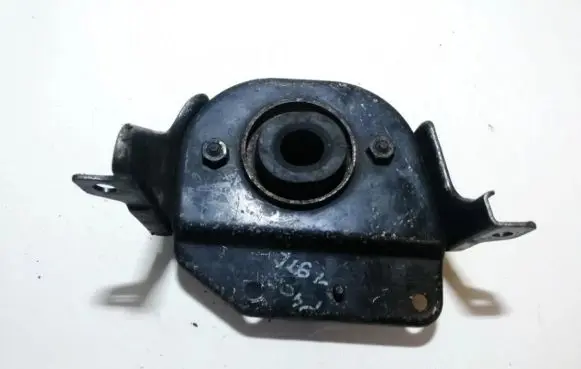 Peugeot 406 Engine mount bracket