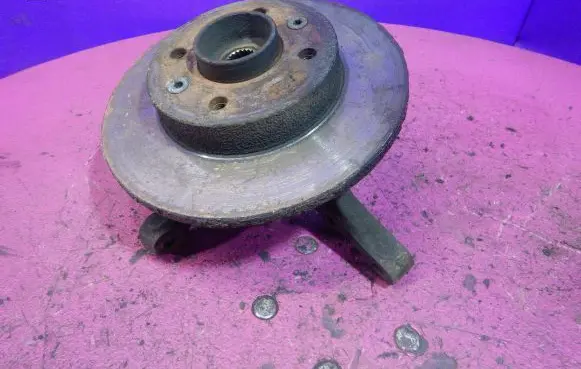 Renault Twingo I Front wheel hub spindle knuckle