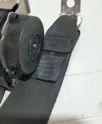 Rear seatbelt