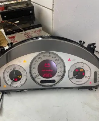 Mercedes-Benz E W211 Speedometer (instrument cluster) A2115403547 110080283017 110080283
