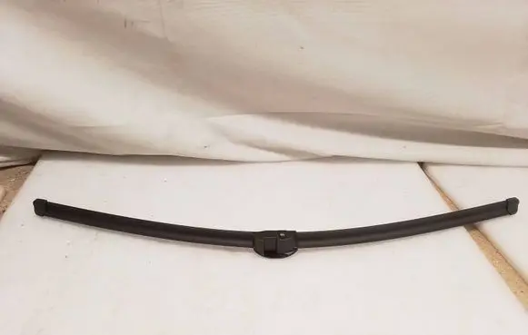 Volkswagen Touareg I Windshield/front glass wiper blade 7L6955425A
