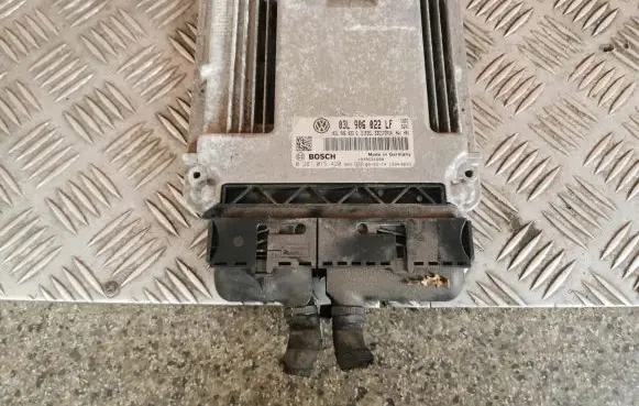 Volkswagen Golf VI Engine control unit/module 03L906022LF