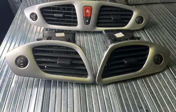 Renault Scenic III - Grand scenic III Dash center air vent grill 682600031R 1012124 1012127