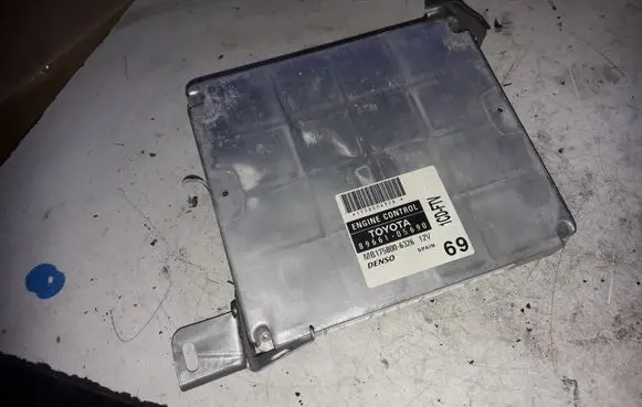 Toyota Avensis T250 Engine control unit/module 8966105690